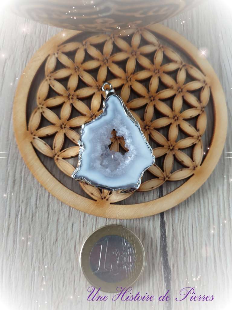 Pendentif Agate géodhinos blanche