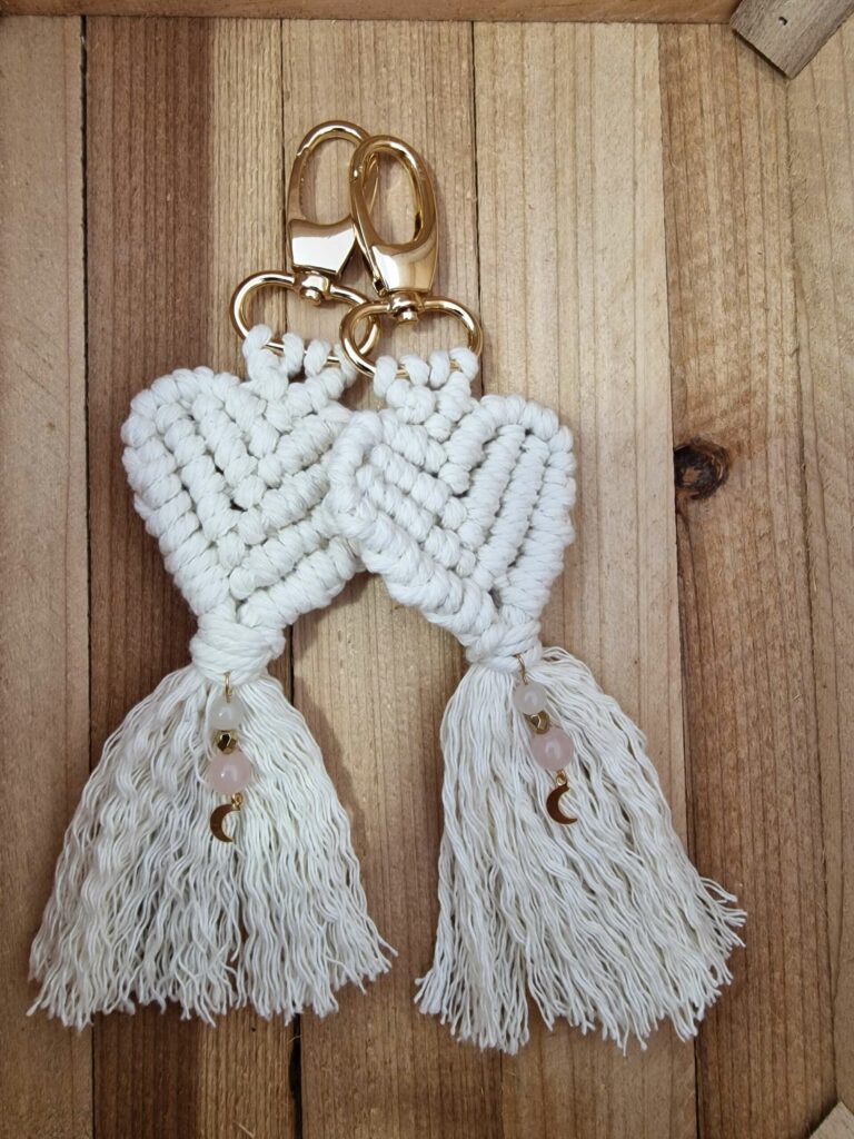 Porte-clés cœur en macramé et Quartz Rose